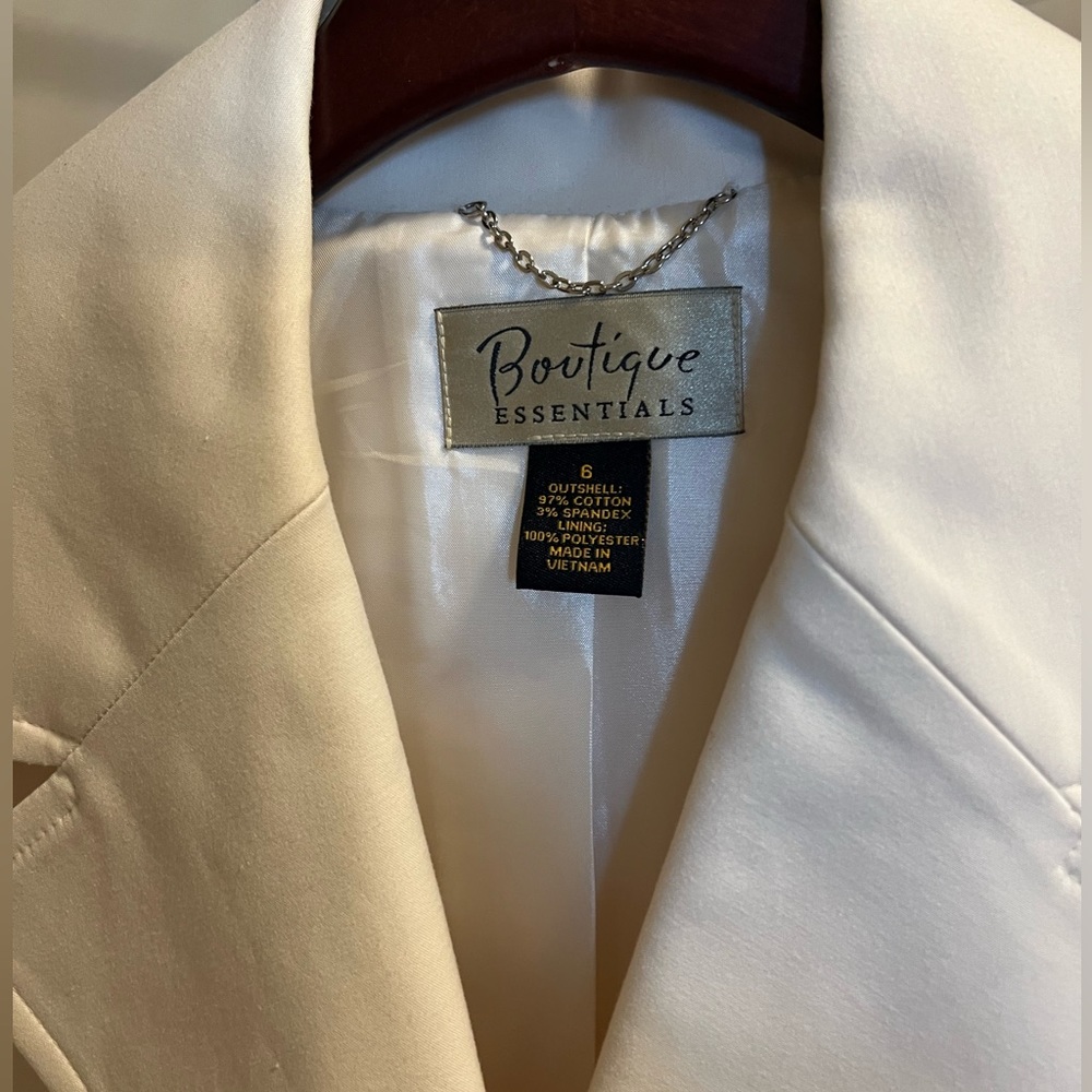 Cream/White Blazer.